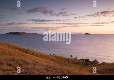 Tadrai Resort bei Sonnenaufgang, Mana Island Mamanuca Inseln, Fidschi Stockfoto