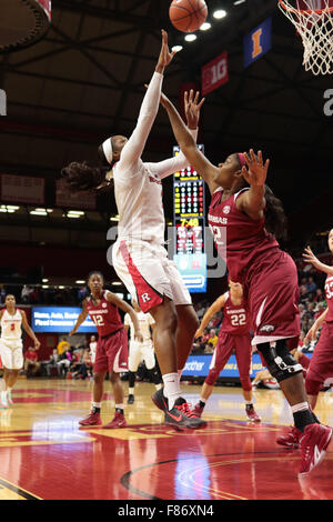 Piscataway, New Jersey, USA. 6. Dezember 2015. Rutgers, RACHEL HOLLIVAY (1), fährt in den Korb gegen Arkansas in einem Spiel bei der Rutgers Athletic Center in Piscataway, New Jersey. © Joel Plummer/ZUMA Draht/Alamy Live-Nachrichten Stockfoto