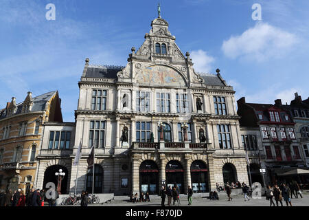 Die reich verzierte Fassade des Theaters Koninklijke Nederlandse Schouwburg (NTGent) in zentralen Gent, Belgien. Stockfoto