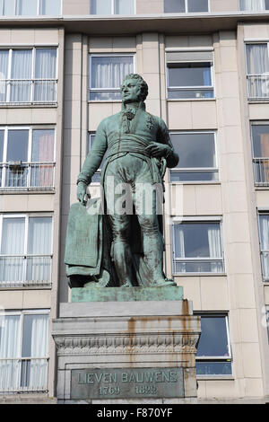 Statue von Lieven Bauwens am Lieven Bauwens Plein in Gent, Belgien. Bauwens lebte von 1769 bis 1822 und mechanisierten sp eingeführt Stockfoto