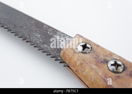 sah / alte Handsäge isoliert - Jahrgang saw / tool Closeup Stockfoto