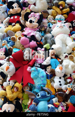 Disney Christbaum im Bahnhof St Pancras International, London Stockfoto