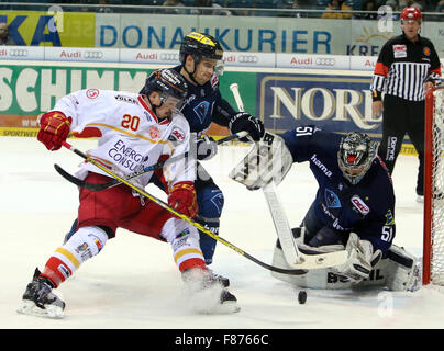 Ingolstadt, Bayern, Deutschland. 6. Dezember 2015. vom linken Manuel STRODEL (Düsseldorf), Benedikt KOHL (Ingolstadt), Timo PIELMEIER (Ingolstadt). Eishockey Eishockey Bundesliga, Spieltag 24, ERC Ingolstadt VsDuesseldorfer EG, Ingolstadt, Saturn-Arena, 6. Dezember 2015, © Wolfgang Fehrmann/ZUMA Draht/Alamy Live News Stockfoto