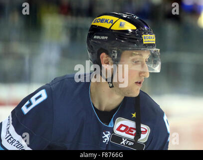 Ingolstadt, Bayern, Deutschland. 6. Dezember 2015. Brandon BUCK (Ingolstadt / CAN),. Eishockey Eishockey Bundesliga, Spieltag 24, ERC Ingolstadt VsDuesseldorfer EG, Ingolstadt, Saturn-Arena, 6. Dezember 2015, © Wolfgang Fehrmann/ZUMA Draht/Alamy Live News Stockfoto