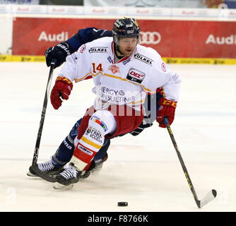 Ingolstadt, Bayern, Deutschland. 6. Dezember 2015. Norman MILLEY (Düsseldorf / CAN),. Eishockey Eishockey Bundesliga, Spieltag 24, ERC Ingolstadt Vs Düsseldorfer EG, Ingolstadt, Saturn-Arena, 6. Dezember 2015, © Wolfgang Fehrmann/ZUMA Draht/Alamy Live News Stockfoto