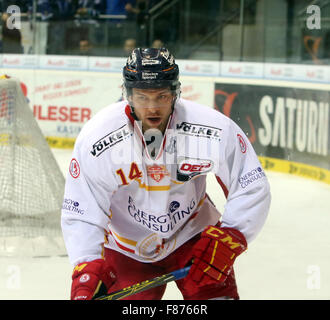 Ingolstadt, Bayern, Deutschland. 6. Dezember 2015. Norman MILLEY (Düsseldorf / CAN),. Eishockey Eishockey Bundesliga, Spieltag 24, ERC Ingolstadt VsDuesseldorfer EG, Ingolstadt, Saturn-Arena, 6. Dezember 2015, © Wolfgang Fehrmann/ZUMA Draht/Alamy Live News Stockfoto