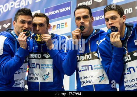 Netanya, Israel. 6. Dezember 2015. Italien ITA Goldmedaille 4x50m Medley Männer Finale Netanya, Israel, Wingate Institut LEN kurzen Kurs schwimmen Europameisterschaften vom 2. bis 6. Dezember 2015 Netanya 12.06.2015 Nuoto Campionati Europei di Nuoto in Vasca Corta Credit: Insidefoto/Alamy Live News Stockfoto