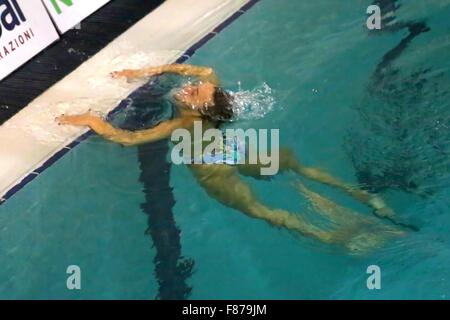 Turin, Italien. 6. Dezember 2015. Italienischer Schwimmer, Tania Cagnotto während der 4 Nationen International Tauchen 3 Meter-Sprungbrett in Turin, wo sie den ersten Platz gewann, während der zweite Platz an Anna Pysmenska der Ukraine ging (nicht gesehen) und der dritte Platz an Maria Marconi Italiens (nicht gesehen). © Massimiliano Ferraro/Pacific Press/Alamy Live-Nachrichten Stockfoto