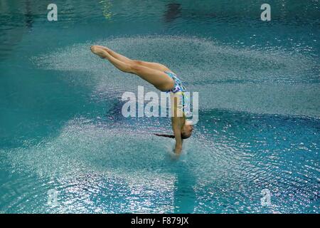 Turin, Italien. 6. Dezember 2015. Italienischer Schwimmer, Tania Cagnotto während der 4 Nationen International Tauchen 3 Meter-Sprungbrett in Turin, wo sie den ersten Platz gewann, während der zweite Platz an Anna Pysmenska der Ukraine ging (nicht gesehen) und der dritte Platz an Maria Marconi Italiens (nicht gesehen). © Massimiliano Ferraro/Pacific Press/Alamy Live-Nachrichten Stockfoto