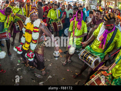 Hindu Anhänger In Trance während des jährlichen Thaipusam religiösen Festivals In Batu-Höhlen, Südost-Asien, Kuala Lumpur, Malaysia Stockfoto