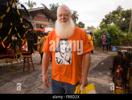 Carl, eine australische Hindu Devotee jährlichen Thaipusam religiöse Festival In Batu-Höhlen, Südost-Asien, Kuala Lumpur, Malaysia Stockfoto