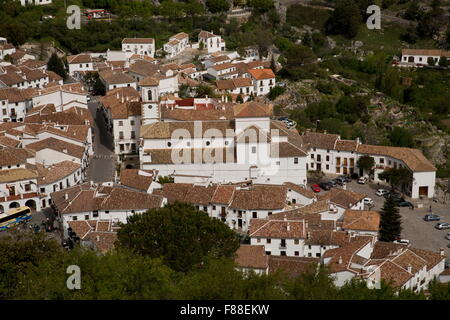 Das weiße Dorf Grazalema, die Sierra de Grazalema, Südwest-Spanien. Stockfoto