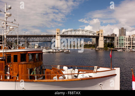 Burrard street Bridge im Hafen von Vancouver Stockfoto