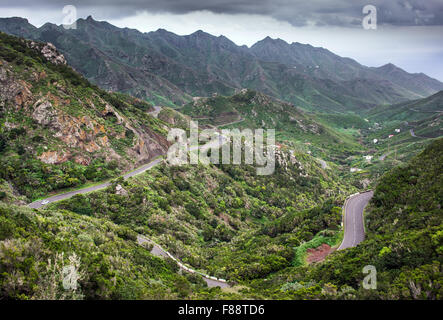 Taganana, Spanien. 29. November 2015. Die Berglandschaft von Las Montanas de Anaga auf der Insel Teneriffa in der Nähe der kleinen Stadt von Taganana, Spanien, 29. November 2015. Foto: Patrick Pleul/Dpa - NO-Draht-SERVICE-/ Dpa/Alamy Live News Stockfoto