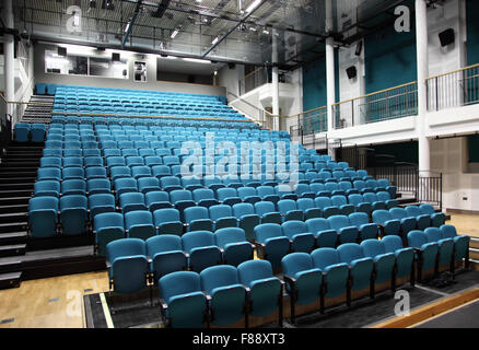 Der neue Theatersaal im renovierten Gwyn Hall Community Centre in Neath, South Wales. Stockfoto