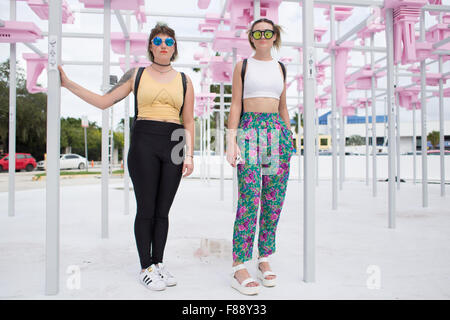 Miami, Florida, USA. 6. Dezember 2015. Woche/Art Basel Miami 2015 Streetstyle-Design Miami Art Kunstmesse, Miami Beach, Florida. 6. Dezember 2015. Kunst Woche Miami durchzieht 6. Dezember 2015. Bildnachweis: Dpa picture Alliance/Alamy Live News Stockfoto