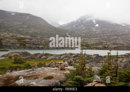 Yukon Landschaft mit nebligen Bergen Stockfoto