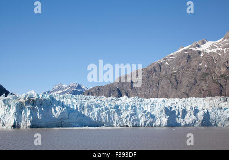 Gletscher und Berge im Glacier-Nationalpark in alaska Stockfoto