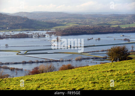 Kendal, Cumbria, UK. 7. Dezember 2015. Nachwirkungen des Sturms Desmond. Überschwemmungen im Tal Lyth, in der Nähe von Kendal, Cumbria. Dies war die Szene am Montag 7.. Dezember, zwei Tage nach der Höhe der Sturm Desmond am Samstag 5.. Dezember. Bildnachweis: Stan Pritchard/Alamy Live-Nachrichten Stockfoto