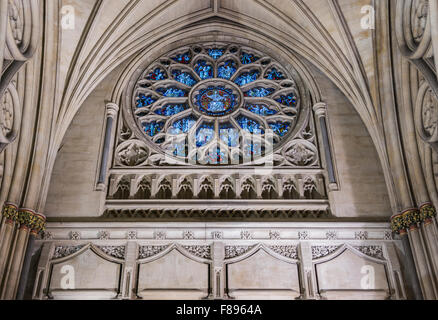 Die Rosette am Westende der Bristol Cathedral. Stockfoto