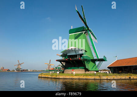 De Gekroonde Poelenburg; Holländische Windmühle sah / Wind Mühlen / Windmühlen / Wind Mühlen in Zaanse Schans, Holland Niederlande Stockfoto