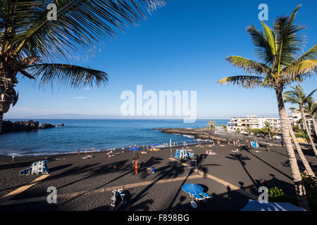 Playa Arena schwarzen Sandstrand in Puerto Santiago, Teneriffa, Kanarische Inseln, Spanien. Stockfoto