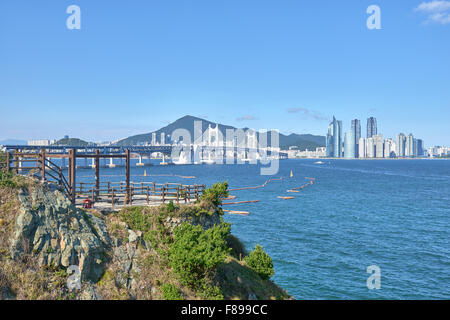 Blick vom Igidae Coast Trail. Igidae Park ist ein Wanderweg entlang der Küste Yongho-Dong und es wird berühmt für schöne Landschaft wit Stockfoto