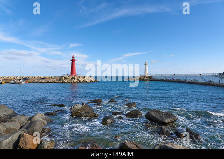 Leuchtturm in Cheongsapo Port. Cheongsapo ist ein kleiner Fischerhafen in der Nähe von Haeundae Beach und Dalmaji Hill in Busan, Korea. Stockfoto