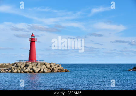 Leuchtturm in Cheongsapo Port. Cheongsapo ist ein kleiner Fischerhafen in der Nähe von Haeundae Beach und Dalmaji Hill in Busan, Korea. Stockfoto