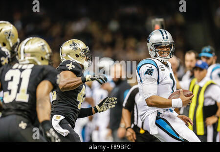 New Orleans, Louisiana, USA. 6. Dezember 2015. LA, quarterback Carolina Panthers Cam Newton #1 kriecht in einem NFL-Spiel gegen die New Orleans Saints am 6. Dezember 2015, im Mercedes-Benz Superdome in New Orleans, Louisiana. Die Panthers besiegten die Heiligen 41-38. Margaret Bowles/CSM/Alamy Live-Nachrichten Stockfoto
