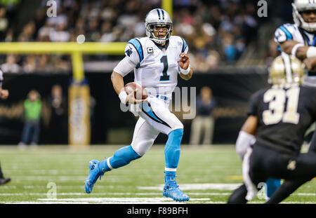 New Orleans, Louisiana, USA. 6. Dezember 2015. LA, quarterback Carolina Panthers Cam Newton #1 kriecht in einem NFL-Spiel gegen die New Orleans Saints am 6. Dezember 2015, im Mercedes-Benz Superdome in New Orleans, Louisiana. Die Panthers besiegten die Heiligen 41-38. Margaret Bowles/CSM/Alamy Live-Nachrichten Stockfoto