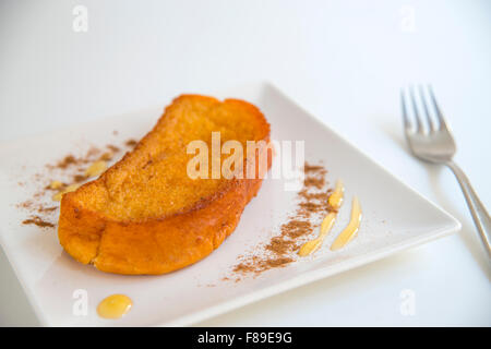 Torrija, typisch Ostern Nachspeise in Spanien. Stockfoto