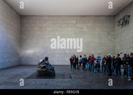 Mutter mit Sohn, Skulptur von Käthe Kollwitz, Neue Wache, Berlin, Deutschland Stockfoto