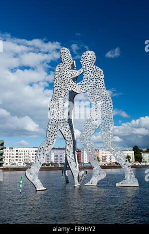 Molecule Man, Skulptur in der Spree, Berlin, Deutschland Stockfoto