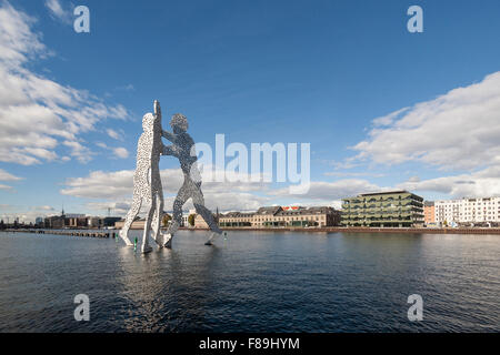 Molecule Man, Skulptur in der Spree, Berlin, Deutschland Stockfoto