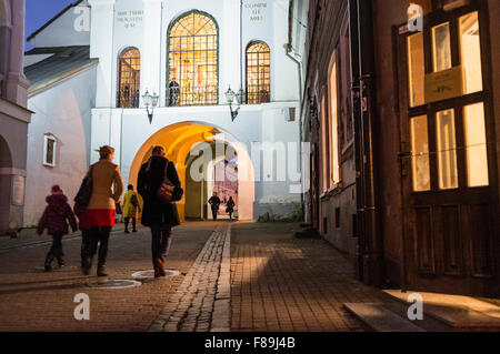 Unsere Liebe Frau von das Tor der Morgenröte ein Objekt der Verehrung für die römisch-katholischen und orthodoxen in Vilnius, Litauen, Europa Stockfoto