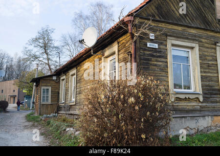 Holzhütte an der selbsternannten unabhängigen Republik von Uzupis bohemian District. Vilnius, Litauen Stockfoto