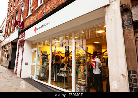 Britische Rote Kreuz Redcross Charity Shop Shop Blende nennen außen Gebäudeeingang Lincoln City UK England Stockfoto