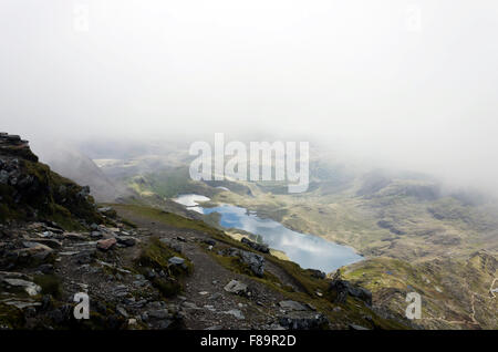 Blick von der Bergstation der Snowdon Mountain Railway in Nord-Wales. Stockfoto