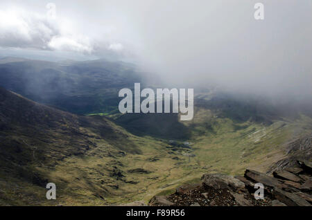 Blick von der Bergstation der Snowdon Mountain Railway in Nord-Wales. Stockfoto