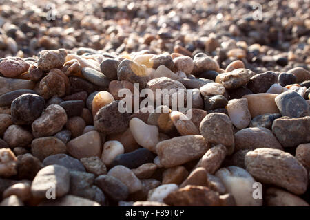 Zusammenfassung Hintergrund mit kleinen glatten Flusskiesel Stockfoto