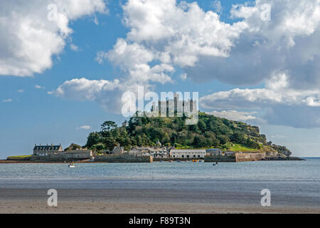 St. Michaels Mount vor der Küste von Cornwall in der Nähe von Marazion Stockfoto