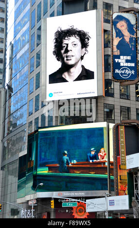 Gemälde von Chuck Close und Edward Hopper erscheinen auf digitalen Werbetafeln am New Yorker Times Square während der Veranstaltung Kunst überall. Stockfoto