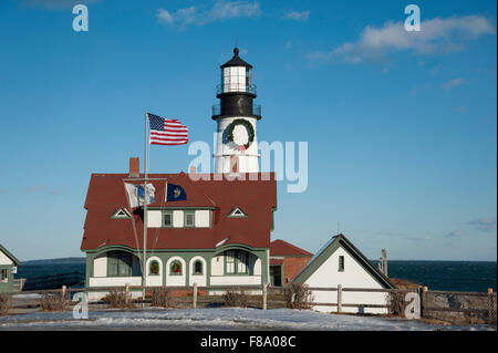 Portland Head Lighthouse auf einem Winter windigen Tag während der Ferienzeit in Maine. Stockfoto