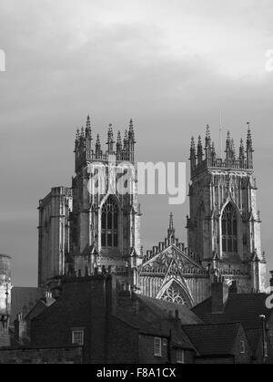 York Minster gesehen über die Dächer vom Messeplatz. Stockfoto