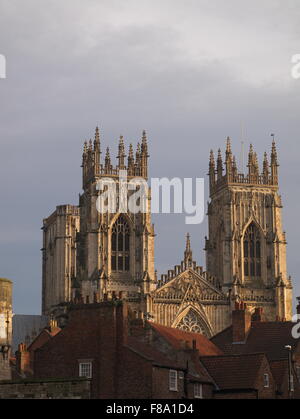 York Minster gesehen über die Dächer vom Messeplatz. Stockfoto