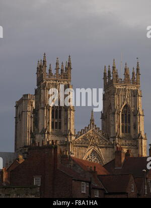 York Minster gesehen über die Dächer vom Messeplatz. Stockfoto