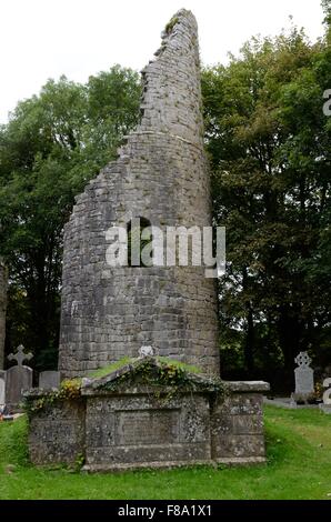 Der Runde Turm erbaut als Verteidigung für kirchliche Wertsachen Dysert O' Dea Corofin County Clare Ireland Stockfoto