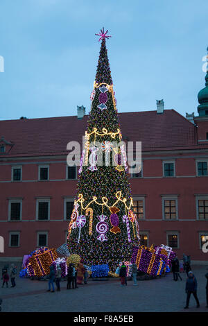 Dezember 2014 - Weihnachtsbaum auf dem Schlossplatz (Plac Zamkowy), Warschau Polen Stockfoto