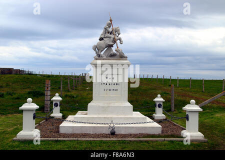 Gedenk-Statue vor der italienischen Kapelle, Lamb Holm Orkneyinseln Schottland, Vereinigtes Königreich Stockfoto